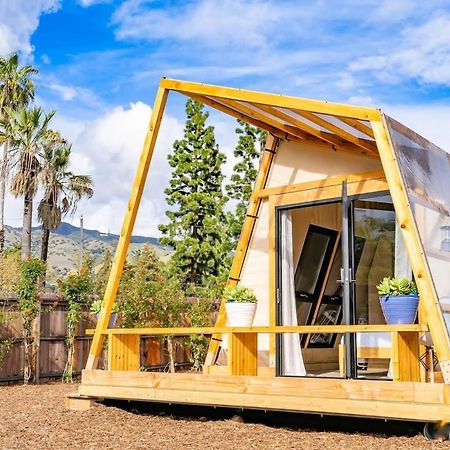 Glamping In The Urban Hotel เกลนโดรา ภายนอก รูปภาพ