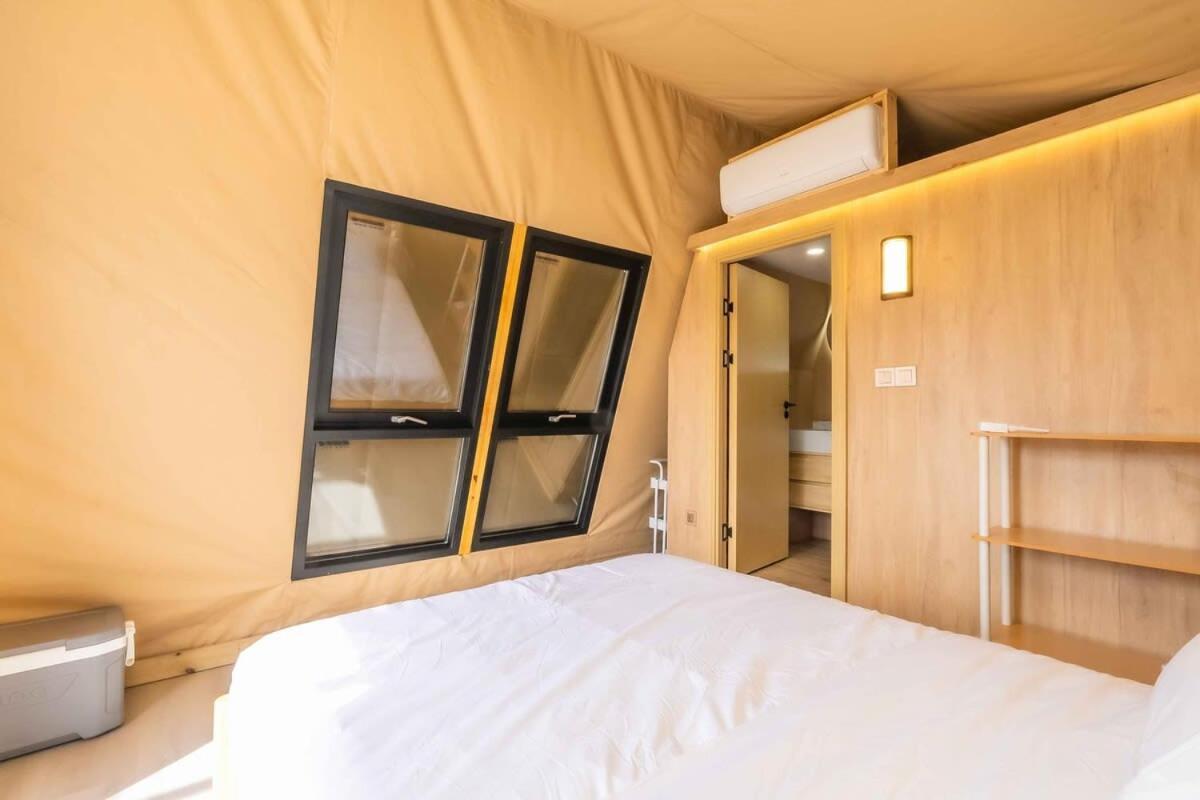 Glamping In The Urban Hotel เกลนโดรา ภายนอก รูปภาพ