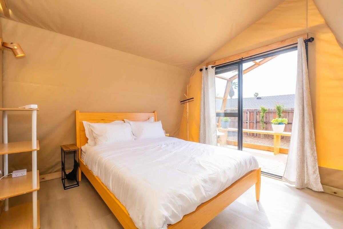 Glamping In The Urban Hotel เกลนโดรา ภายนอก รูปภาพ
