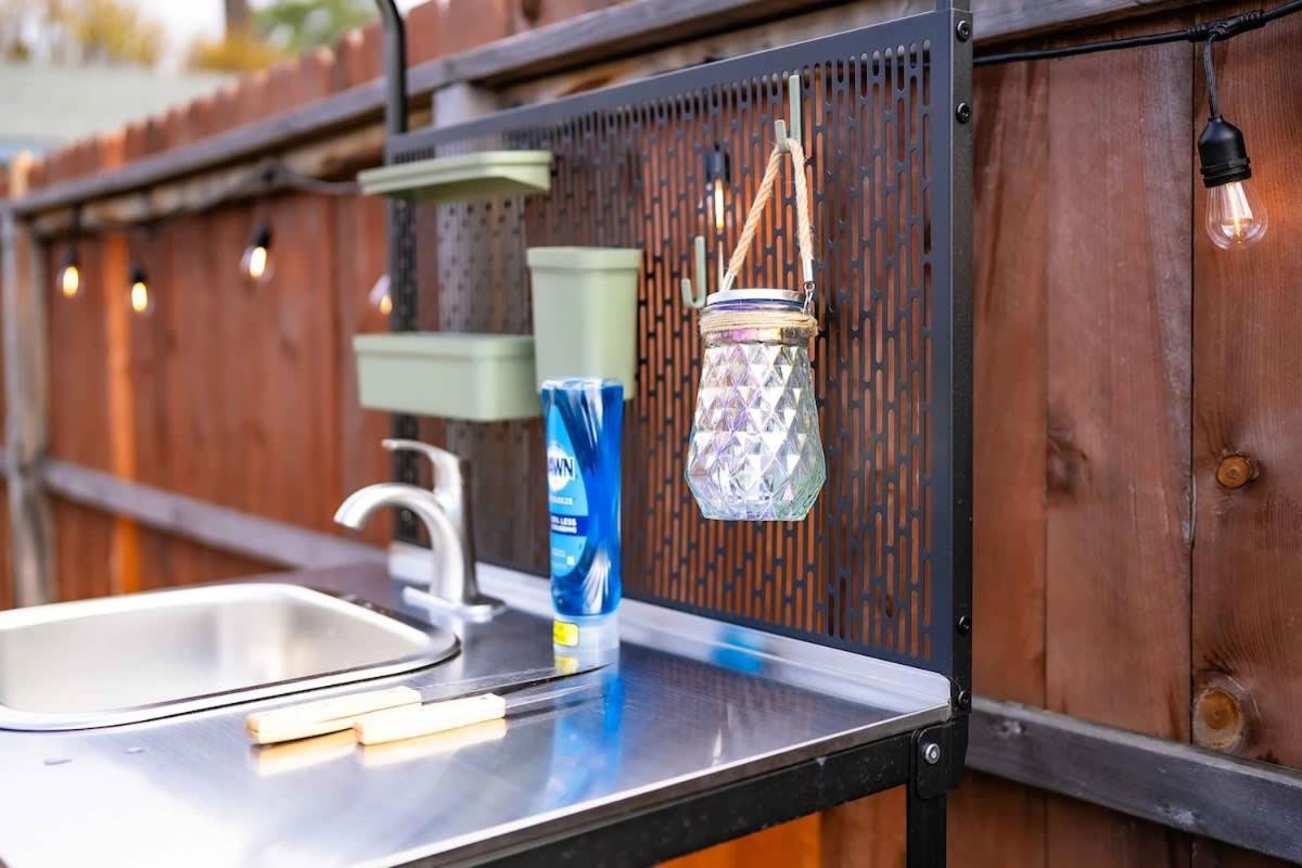 Glamping In The Urban Hotel เกลนโดรา ภายนอก รูปภาพ