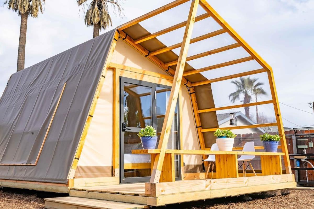 Glamping In The Urban Hotel เกลนโดรา ภายนอก รูปภาพ